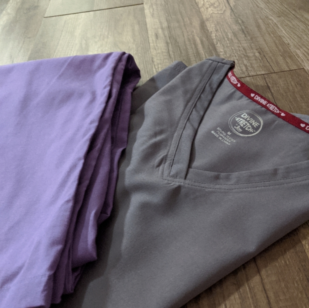 Like-New M DIVINE Women's Cool Grey Scrub/Absolute